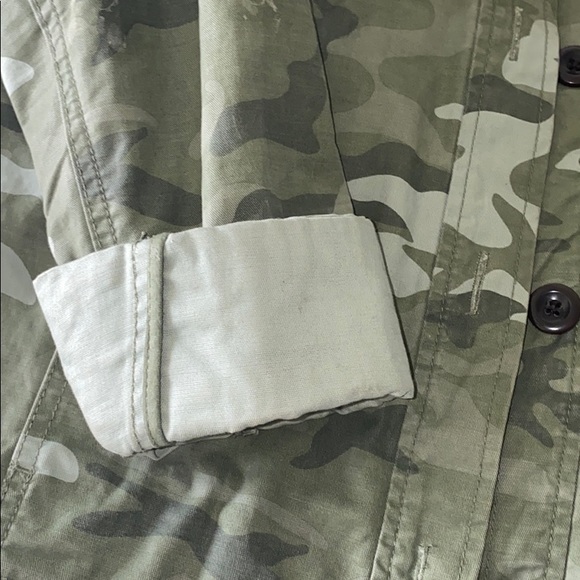 Camo jacket in great condition! Size small - Picture 3 of 7